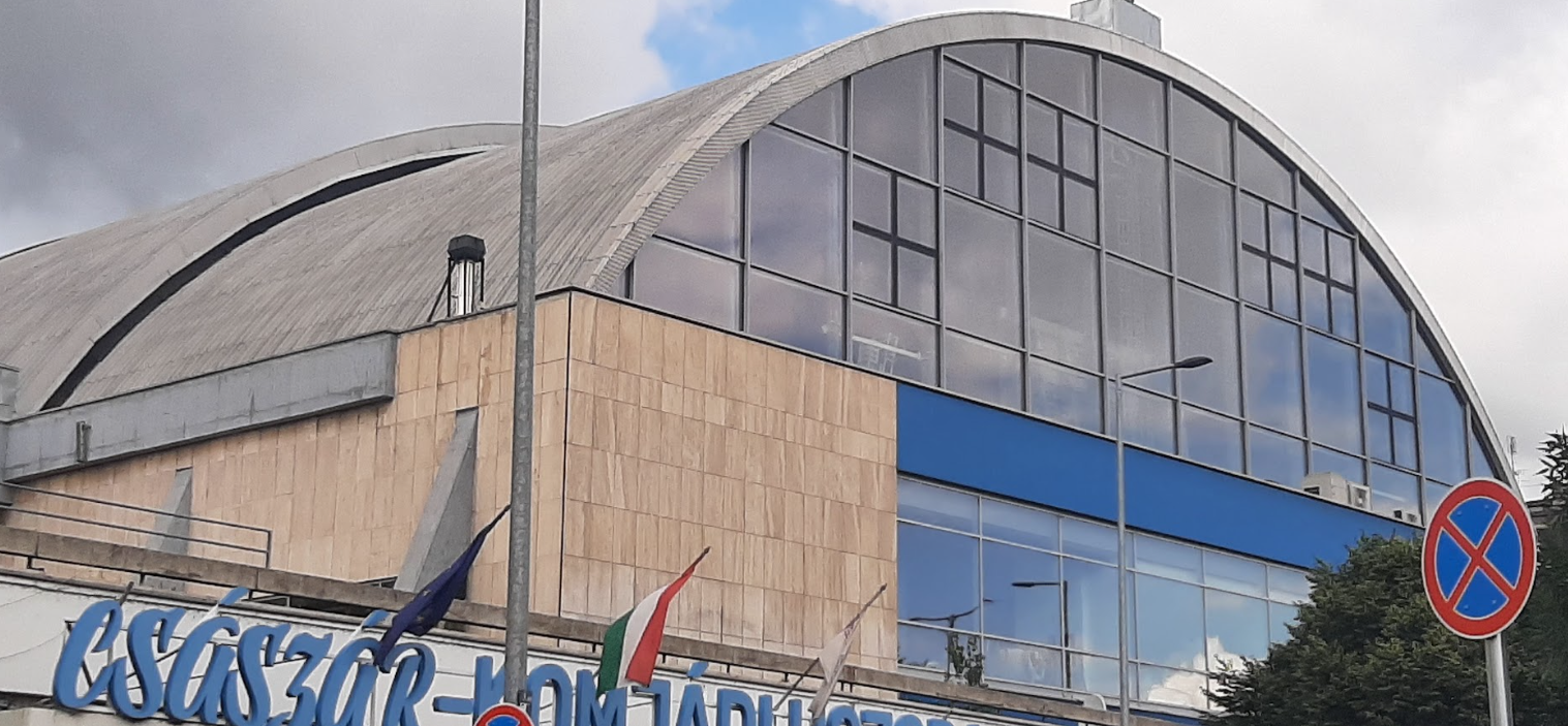 Komj&aacute;di uszoda